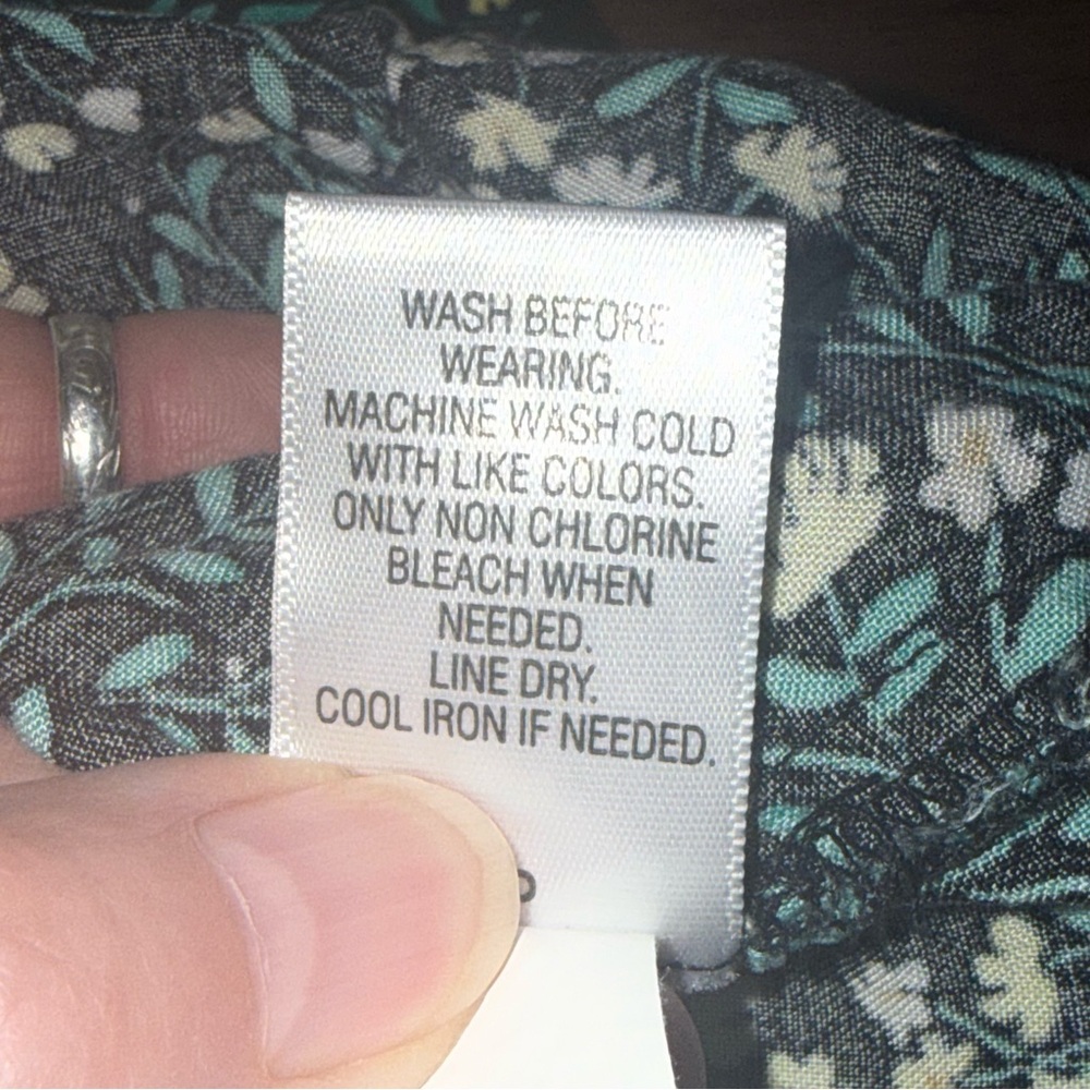 Croft & Barrow Floral Sleeveless Blouse V-Neck Spring Summer Size M - Picture 7 of 8